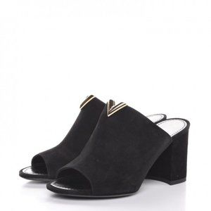 Authentic LOUIS VUITTON Suede Bahiana Mules